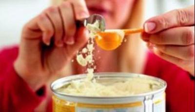 国家食药监公布奶粉通过名单 目前近8成为国产