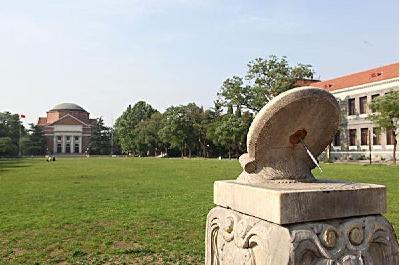 清华大学日晷被刻字 校方:已修复 请爱护校园
