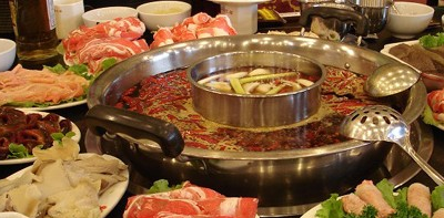 老鼠爬进食品柜，火锅漏勺掏下水道……原来你是这样的海底捞！