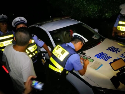 市交警支队开展“拒绝酒驾、平安出行”整治行动