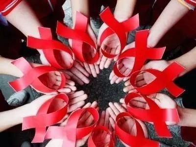艾滋病考生考上大学，同学“接受不了这样的室友”怎么办？