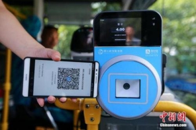 iPhone十年：指尖挥斥方遒 多少生活因它变