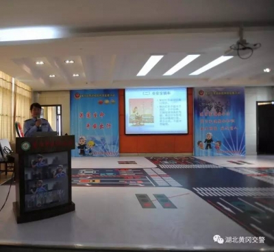 黄冈交警进校园网络直播，近3万网民围观，热评如潮！
