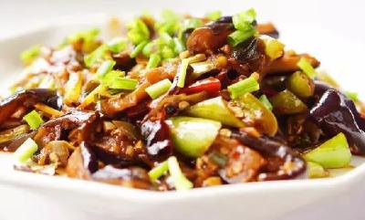 吃这些菜等于在吃油！ 心血管专家从不点这8道菜！