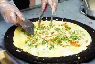 男子早餐店每月营业额3.7万 卖粉5年已买房买车
