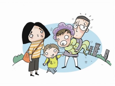 谁来帮我带二孩？小区楼下10个老人 6人正在带娃