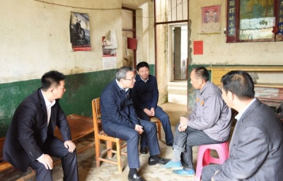 建行湖北省分行副行长周辉东到浠水开展金融精准扶贫