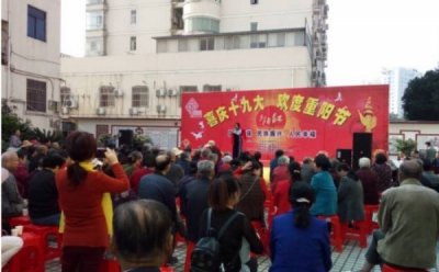 赤壁街道各社区开展“九九重阳节，浓浓敬老情”系列活动
