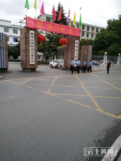 黄冈巡警念实“巡查”经 护航党的十九大