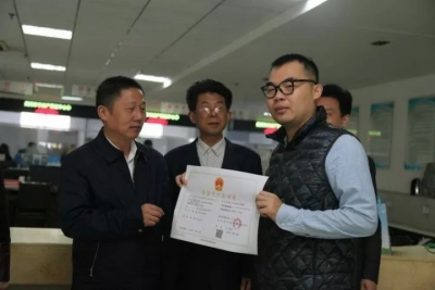【传真快递】市食药监局出炉首张电子证书 以科学监管助力履职尽责