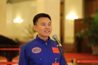 这些代表率先亮相“党代表通道”，他们讲述的细节触动人心