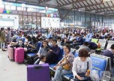 麻城车务段双节旅客发送量再创新高