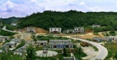市委政法委驻村帮扶出实效