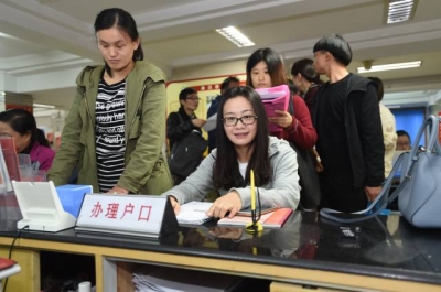 今起，大学毕业生零门槛落户武汉！新政落户第一人：10分钟办好了落户