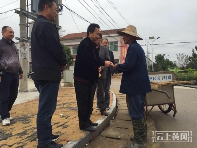 市林业局机关支部到驻点村开展慰问活动
