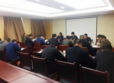 ​梅咏成带队开展扶贫日活动