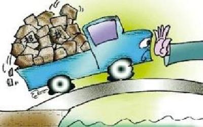 市交警支队：联合巡查 异地用警治超限