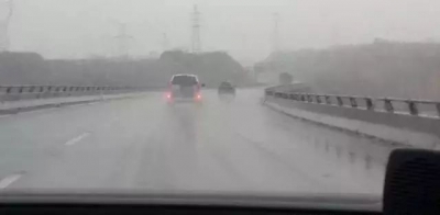 【安全驾驶】雨天行车7项驾驶技巧！