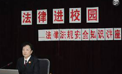 麻城“七五”普法讲师团开展“法律进校园”活动