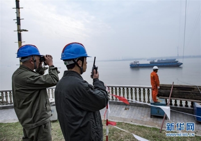 新中国首个跨长江输电工程开始拆除 已超设计寿命