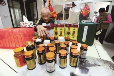 老两口买下5000元胶囊 以为能治中风吃了半年没效果