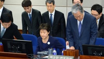 朴槿惠被拘留所长劝出庭后怒了:没跟你解释过吗