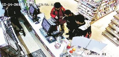 三个熊孩子逃学出走 深夜在小店买泡面幸被追回