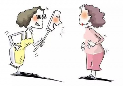 女司机遇巡查突“发病”倒地打滚 一查竟是贩毒逃犯