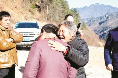 智障汉子流浪3年终与老母团圆 警方比对DNA帮其寻亲