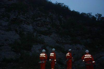 宜昌六老人庆生探险被困峡谷 警民联动寒夜搜救