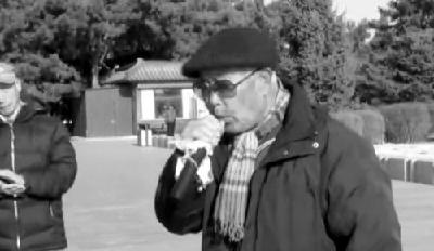 80岁“口哨爷爷”苦练25年吹千曲：有人听就吹下去