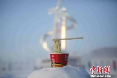 惊呆！中国“最冷小镇”有多冷？铁皮煎冰蛋，泡面变冰川…