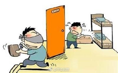 被辞退男潜回工地宿舍偷盗 顾念旧情只偷新员工手机