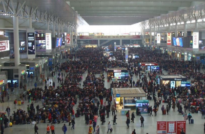 春运抢票高峰频现一票难求 