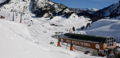 西班牙冬季冰雪之约，滑雪赏景两不误