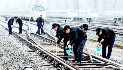 暴雪持续！列车停运，道路结冰、天河机场也…雪啥时候停？