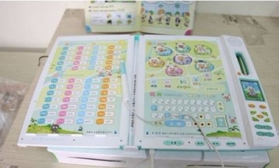 看中点读机妈妈嫌贵不愿买 7岁熊孩子竟偷偷抱回家