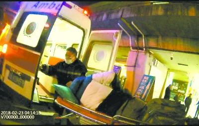 旅客突发腹部绞痛难忍 过路列车临时停靠武昌站3分钟