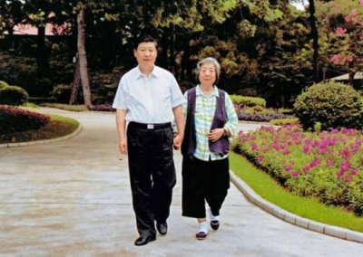 习近平和他的父母