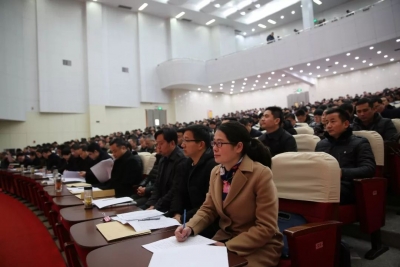 刘雪荣在市纪委五届三次全体会议上强调 以永远在路上的执着推动全面从严治党向纵深发展