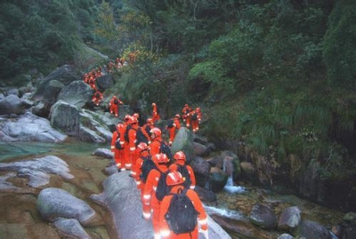 景区启动有偿救援 人民日报:任性遇险就该自己埋单