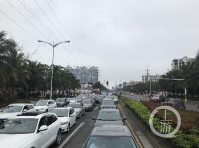 媒体记者体验海口大堵车：500米路程走了5小时