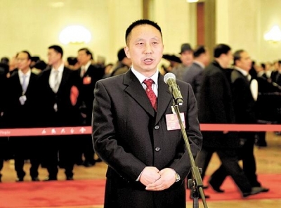 全国两会首开“代表通道” 湖北代表王建清为蓝领代言