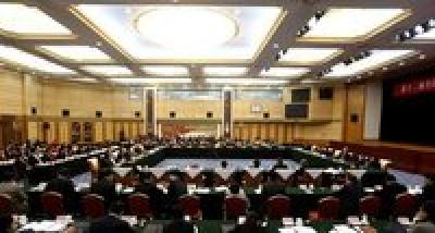 十三届全国人大一次会议举行第四次全体会议