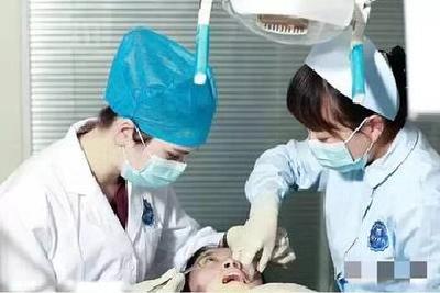 男子花八千元种牙失败 医院承诺全额退费