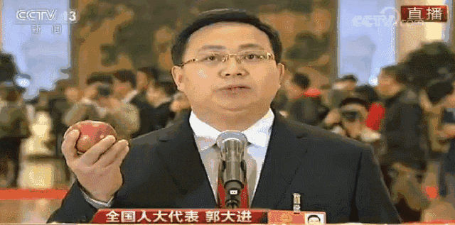 打开电视看全国两会，竟然没忍住去买了一箱苹果！