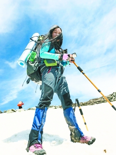 纪念逝去的母亲 地大女生28个月登顶30座山峰