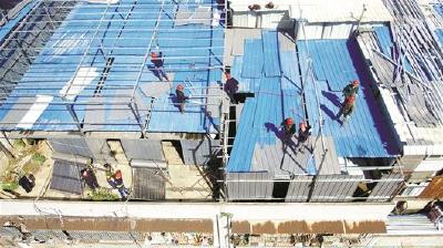 闻听拆迁楼顶疯狂加盖 二环线旁1.2万平方米违建被拆