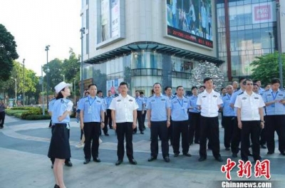 警情通报为什么一定是蓝底白字？警察叔叔的回答亮了！
