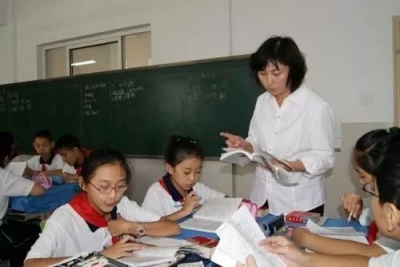 国家再次明确：这些人的工资不得低于公务员！